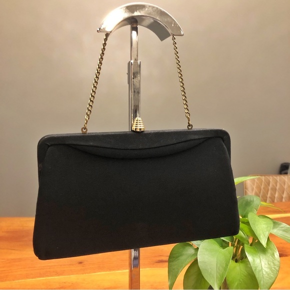 Vintage Minimalist Gorgeous Black Chain Clutch Wristlet Bag Golden Tone Hardware - Picture 1 of 13